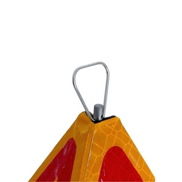 Vue de l'accroche du panneau de travaux AK14 tripode pliable classe 2