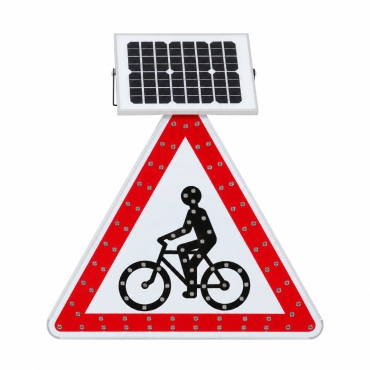 Vue générale du panneau lumineux à LED solaire cyclistes A13b classe 2